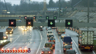 Rotes "X" auf der A3 ignoriert: 1.300 Autofahrer bekommen Post