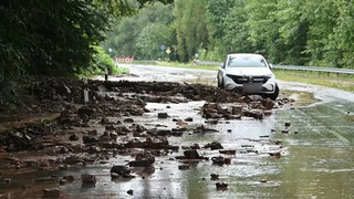 Wieder Starkregen: Keller unter Wasser, Zeltlager geräumt, Unfälle