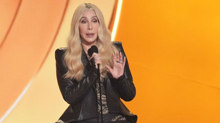 Bei den Grammys: Cher wirkt verwirrt