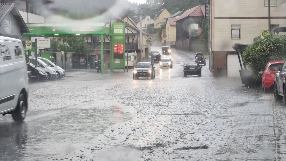 Überschwemmte Straßen in Oberzent-Gammelsbach.