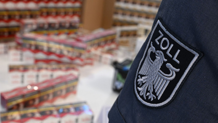 Spürhund entdeckt am Frankfurter Airport Koffer voller Koks