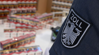 Spürhund entdeckt am Frankfurter Airport Koffer voller Koks