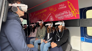 "Zukunftsbus" in Hofbieber: So wirbt Hessen für den Lehrer-Beruf