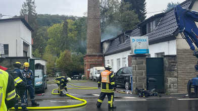 Wohnhaus brennt in Hofheim - Dach teilweise eingestürzt