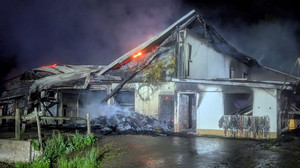 Großbrand in Pferdehof in Löhnberg: Offenbar Millionenschaden