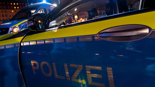 Beim Auffahren auf A49: Auto überschlägt sich, Fahrer verschwunden
