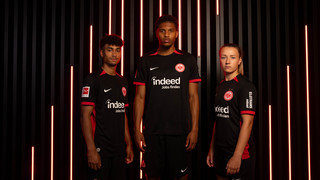 Neues Auswärtstrikot da: Eintracht Frankfurt spielt in Schwarz