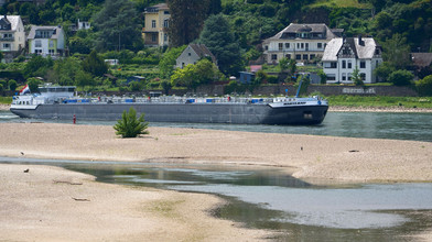 Rhein Pegelstand sinkt - Hotelschiffe vor Zwangspause