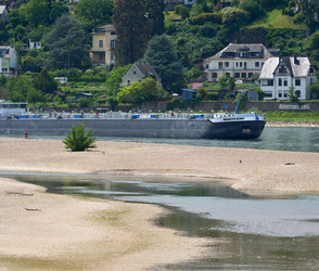 Rhein Pegelstand sinkt - Hotelschiffe vor Zwangspause