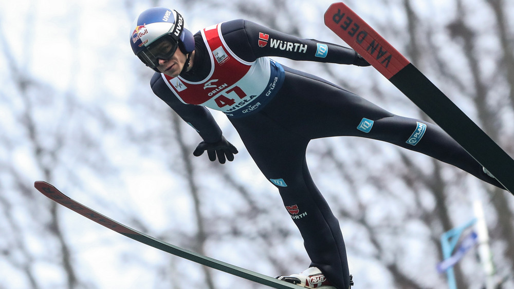 Skispringer Andreas Wellinger hat im finnischen Ruka die Qualifikation gewonnen (Archivbild).