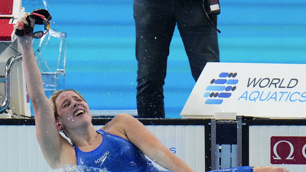 WM-Gold über 100 Meter Schmetterling: Die Dernbacherin Angelina Köhler feiert den größten Erfolg ihrer Karriere.