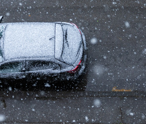 Bei Winterglätte: Tipps für Fußgänger und Autofahrer