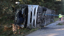 Reisebus auf A96 umgekippt – zwei Tote und 26 Verletzte