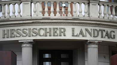 Landtag in Wiesbaden berät über Sozialkriminalität