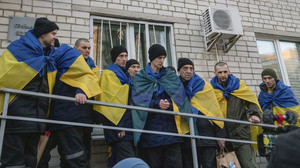 Russland und Ukraine tauschen erste 390 Gefangene aus