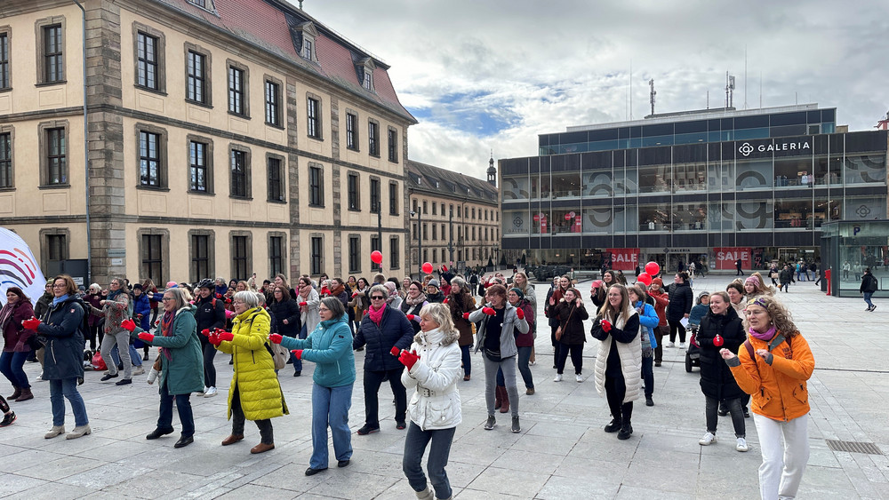 In Fulda wurde vergangenes Jahr bei "One Billion Rising" auf dem Uniplatz getanzt (Archivbild). 