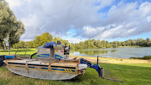 Für 35.000 Euro: Mähboot am Buga-See mäht Wasserpflanzen