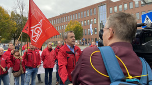 Warnstreik bei VW - Tarifrunde unter lautem Protest