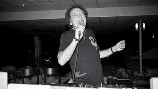 Mit 78 am DJ-Pult: Mr. Brown erstmals im Manhattan in Homberg (Efze)