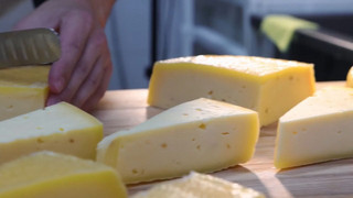 Käse wird immer beliebter - Milchverbrauch sinkt weiter