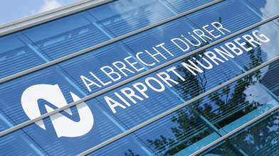 Flughafen Nürnberg: Wilde Prügelei am Check-in-Schalter