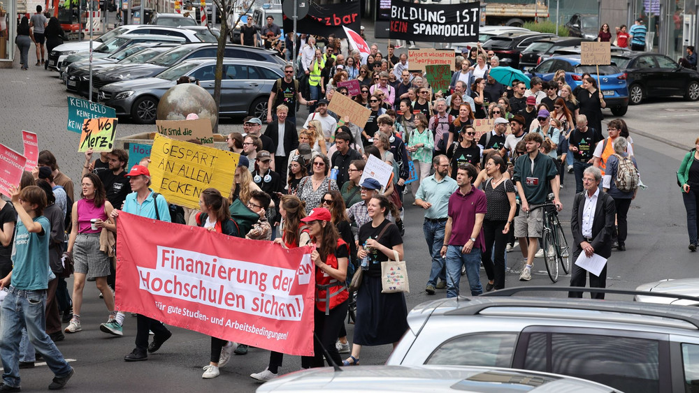 Kundgebung gegen Hochschul-Kürzungen