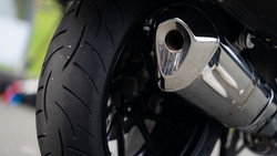 Motorradlärm auf der B54: Anwohner fordern Lösungen