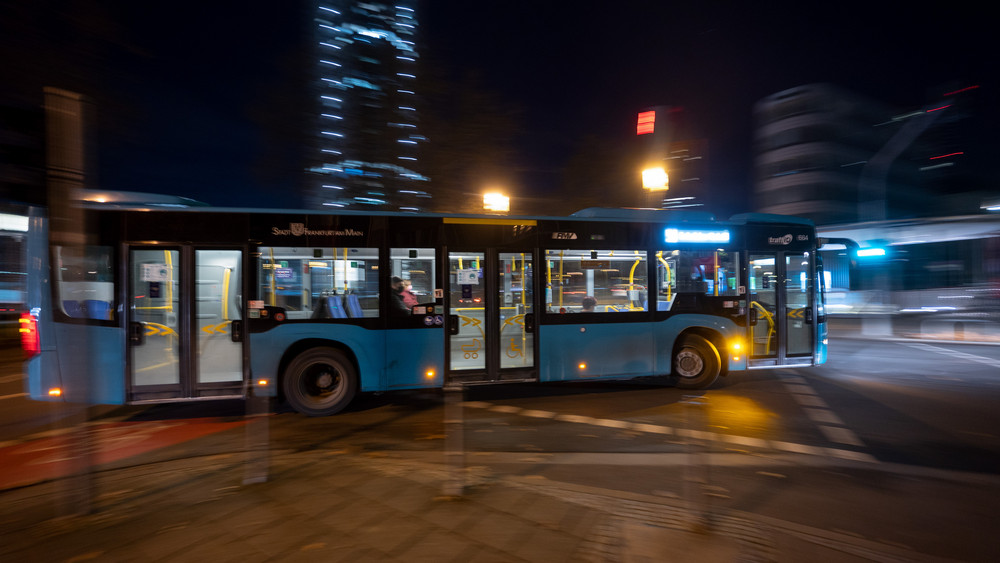 Der Fahrplan für Nachtbusse wird für junge Leute in Wiesbaden während der Osterferien erweitert.