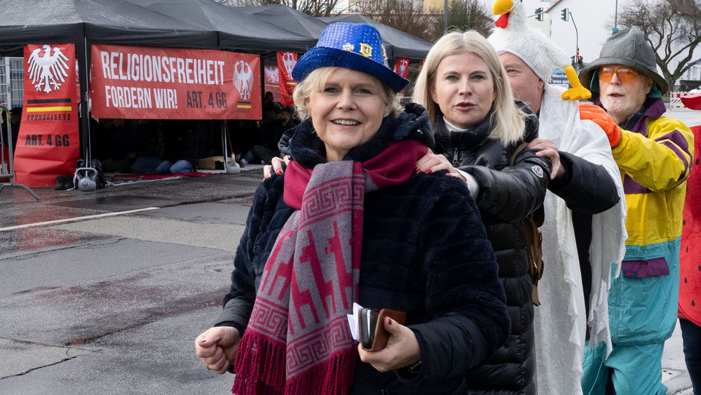Protestaktion vor geschlossener Moschee