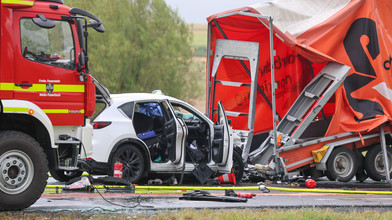 Tödlicher Unfall bei Nidda: Auto und LKW stoßen zusammen