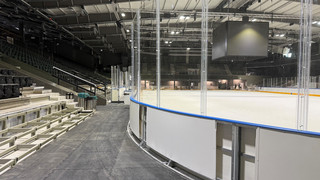 Eisfläche in Probonio Arena auf NHL-Maß verkleinert