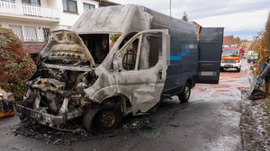 Sprinter fängt Feuer - Pakete beschädigt