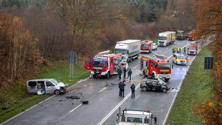 Frontalzusammenstoß mit drei Fahrzeugen bei Großenlüder-Bimbach