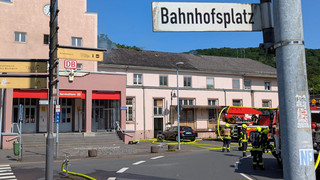 Feuer am Bahnhof in Dillenburg: Polizei ermittelt wegen Brandstiftung