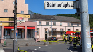 Feuer am Bahnhof in Dillenburg: Polizei ermittelt wegen Brandstiftung