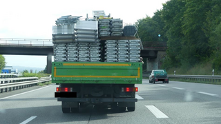 Massiv überladen: Polizei stopptLKW mit 5 Tonnen zu viel bei Mainz