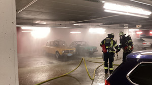 Hotel in Wiesbaden evakuiert - Oldtimer-Brand in Tiefgarage