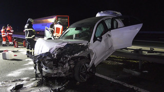 Unfall auf der A5 bei Pfungstadt: Sportwagen landet auf der Leitplanke