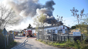 Altreifenlager in Flammen - Über 200.000 Euro Schaden in Neulußheim