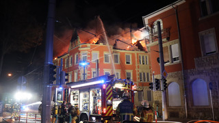 Großalarm für Feuerwehr Mannheim: Dachstuhl in Flammen