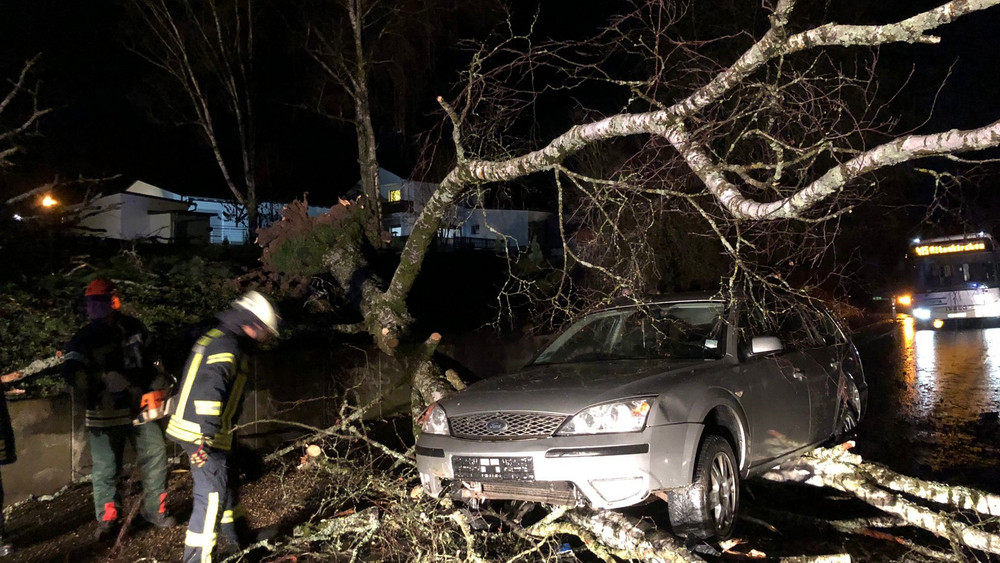 Die Feuerwehr in Wetzlar musste wegen umgestürzten Bäumen sieben Mal ausrücken.