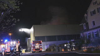 Brandserie rund um Darmstadt: 4 Männer in 50 Fällen angeklagt