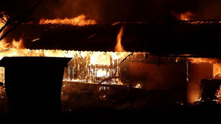 Unterfranken: Halle brennt lichterloh - 120 Kräfte im Einsatz