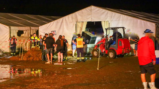 Alsfeld: Überflutungen nach Starkregen - Reitplatz steht unter Wasser