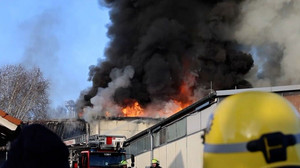 Flammen unter Kontrolle - knapp 200 Retter im Einsatz