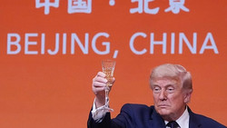 Trump und Xi stoßen beim Bankett in Peking miteinander an