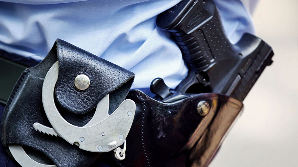 Polizei Pistole Festnahme