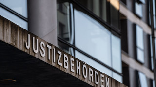 Zwei Tote nach Drogenstreit: Paar in Kassel vor Gericht