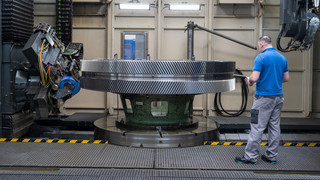 Umfrage: Mehr deutsche Großunternehmen wollen Investitionen stoppen