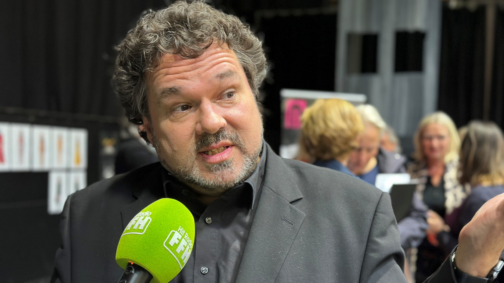 Intendant Joern Hinkel ist nicht nur auf der Suche nach Statistinnen und Statisten für Ronja Räubertochter - sondern auch nach Wohnungen und Zimmern für die Mitarbeitenden der Festspiele (Archivbild)